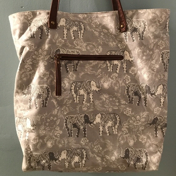 Aeropostale Handbags - Aeropostale grey elephant bag